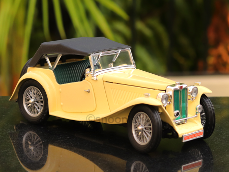 Official Licensed Diecast 1947 MG TC Midget Car with Openable Parts (Scale 1:18) For Sale