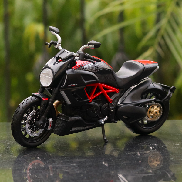 100% Original and Licensed Ducati Diavel Carbon Diecast Bike Model (1:12 Scale) Fashion